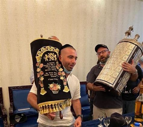 Israeli Pop Star Omer Adam Celebrates Simchat Torah In Dubai