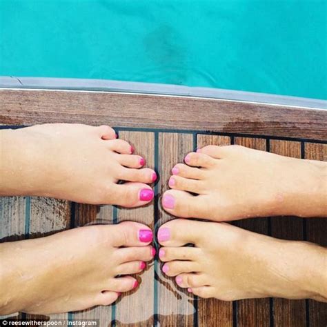 Steal Reese Witherspoons Vacation Pedicure Style By Shopping Femails