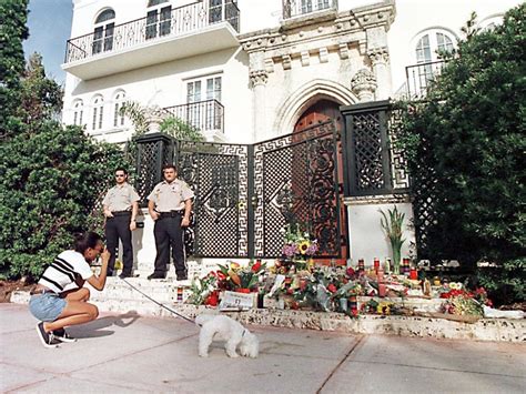 The Assassination Of Gianni Versace Traces Investigation Into Fashion Designer S 1997 Murder