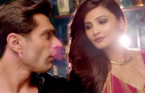 Karan Singh Grover And Daisy Shah Get Intimate In New Hate Story Song