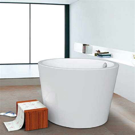 Besides the fact that this small freestanding soaking tub has been crafted in italy and is an immaculately sculpted japanese hot tub it also comes with the option of an inline water heater and. Japanese Soaking Tub,43''White Acrylic Round Bathtub ...