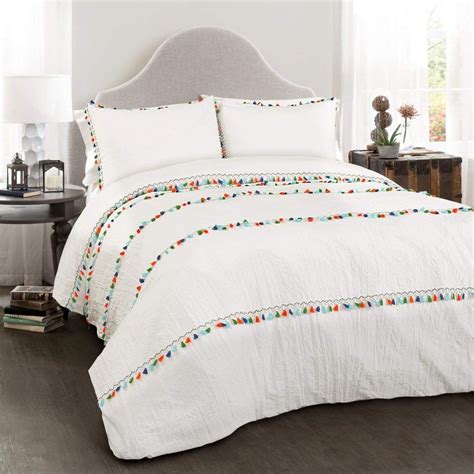 20 White Comforter With Tassels