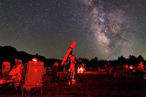 amateur astronomy and the milky way photograph by babak tafreshi science photo library