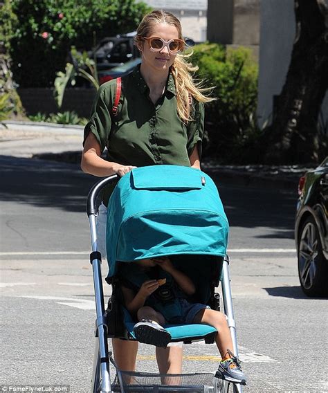 Teresa Palmer Enjoys Stroll Around Hollywood With Son Bodhi Daily Mail Online