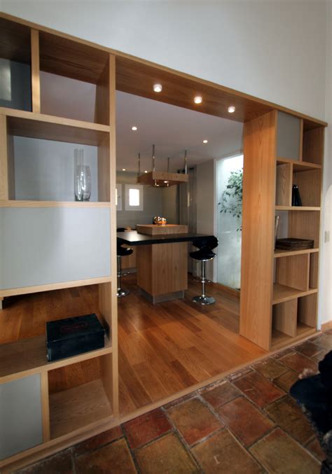 Choix de salles à manger modernes et rustiques en bois, bibliothèques sur mesure et meubles de bureau, chambres à coucher, meubles d'angle et meuble tv en bois. Bibliothèque, séparation cuisine / salle à manger à ...