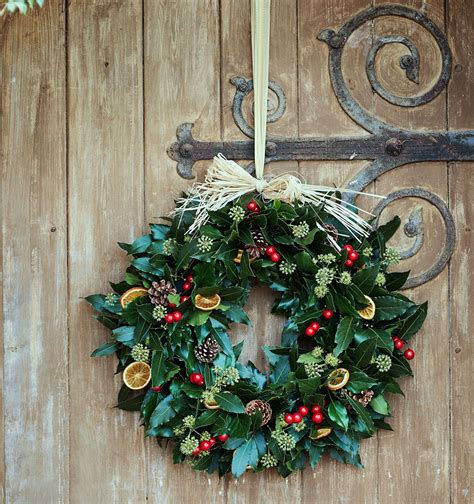 Inside Emma Bridgewaters Oxfordshire Home At Christmas Emma Bridgewater Christmas Wreaths