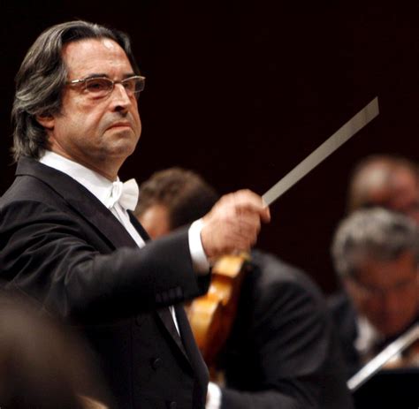 Riccardo muti blev født i italien d. Wiener Opernball: So werden Swarovski-Steinchen zur Tiara ...