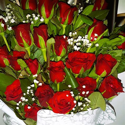 Luxury 35 Roses Exclusive Bouquet Delivery Floralmu