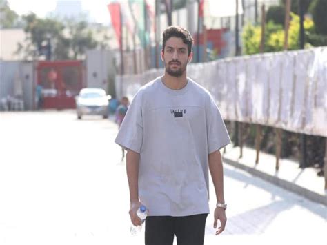وصل اليوم الاثنين رباعي الأهلي المصري، محمد الشناوي وصلاح محسن وطاهر محمد طاهر وأكرم توفيق، إلى طوكيو تمهيدا للانضمام لمعسكر الفراعنة استعدادا للأولمبياد. أول ظهور لطاهر في الأهلي (صورة) | مصراوى