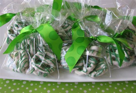 Sheek Shindigs An Easy And Inexpensive Diy St Patricks Day Party Table