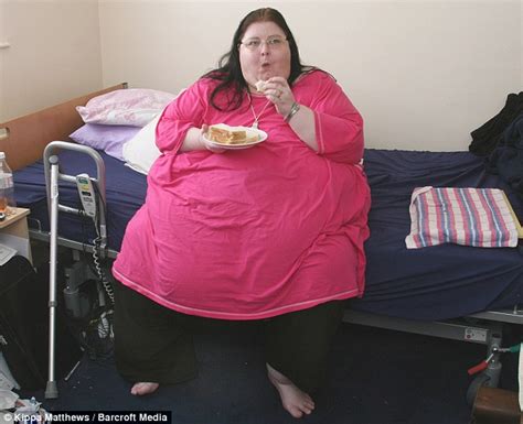 Britain S Fattest Woman Brenda Flanagan Davies Weighs Stone Daily Mail Online