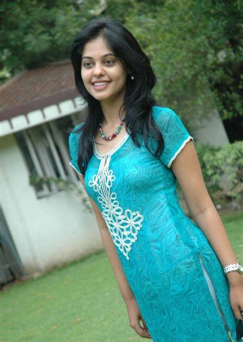 Tamilzone Lovely Actress Bindu Madhavi Latest Images