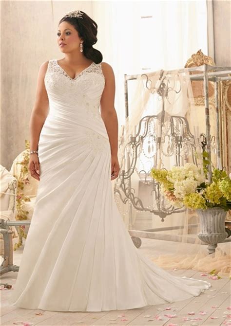 18 Romantic And Eye Catching Plus Size Wedding Dresses Chicwedd