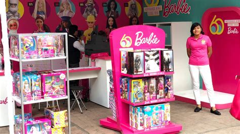 Haz clic aquí para jugar a vestir barbie juegos en chulojuegos.com: Barbie 60 años Liverpool Insurgentes Juegos Juguetes y ...
