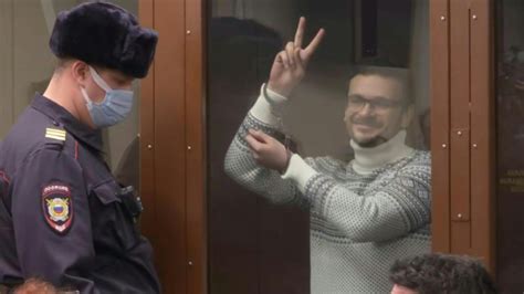 Jailed Kremlin Critic Ilya Yashin Appears Before Sentencing