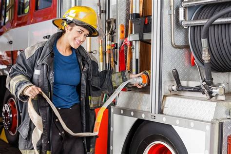 Steps To Become A Firefighter Learn What You Need To Be A Fireman