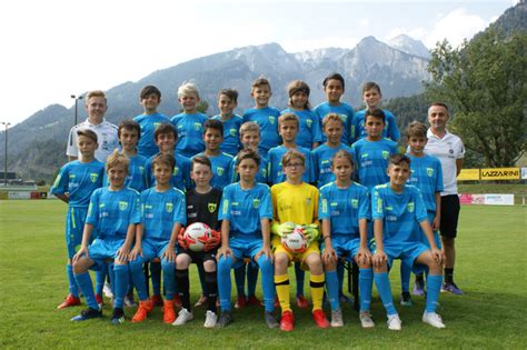 Obere reihe von links nach rechts: Bündner Fussballverband - FCO Team Graubünden FE-12