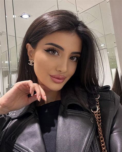 vazifa on instagram “🖤” beautiful arab women beautiful women pictures face aesthetic bad
