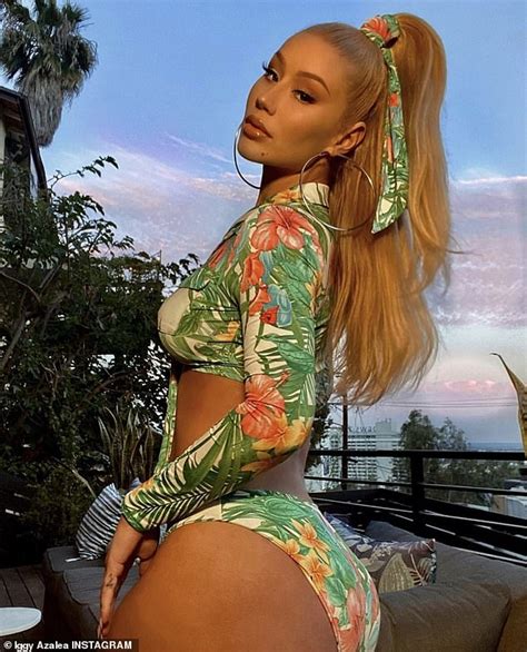 Iggy Azalea Shows Off Her Famous Derriere In A Swimsuit Readsector