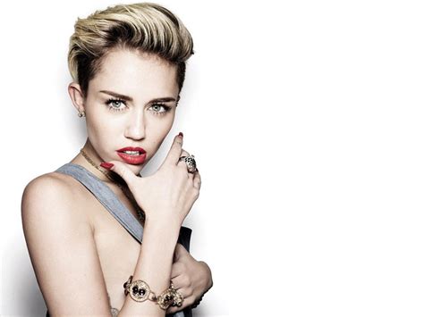 Miley Cyrus Hq Wallpapers Miley Cyrus Wallpapers Oneindia Wallpapers