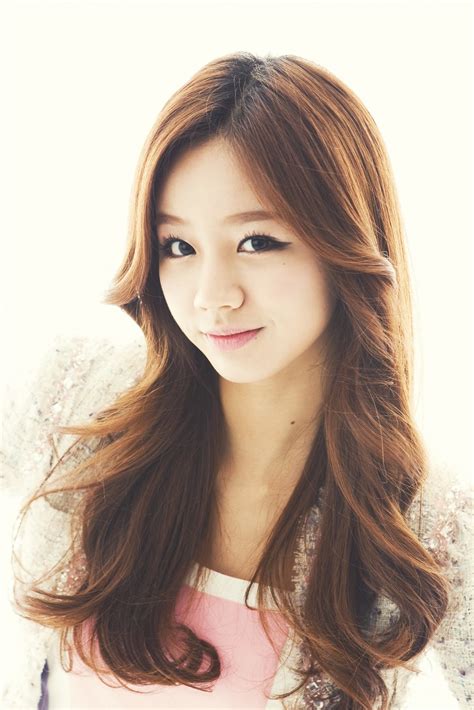 Hyeri, 29 ekim 2010 tarihinde, ''girl's day' kpop grubunun 4 üyeden birisi olarak ilk çıkışını yapmıştır. Hyeri Profile - KPop Music