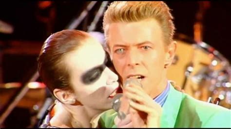 Freddie Mercury Ft David Bowie - Queen & David Bowie & Annie Lennox - Under Pressure HD - YouTube