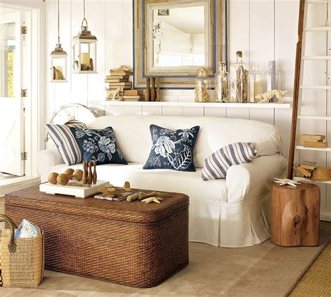 The most common seaside home decor material is stretched canvas. 10 Beach House Decor Ideas