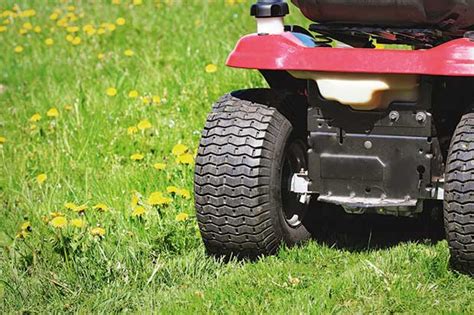 The Best Ways To Mow Your Lawn And Nail Those Lawn Stripes