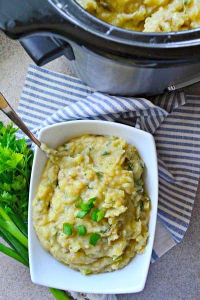 She says it especially great at thanksgiving because you can make it a day ahead of time and just remove it from the refrigerator on thanksgiving to bake. Pioneer Woman Mashed Potatoes Recipe - Food Fanatic
