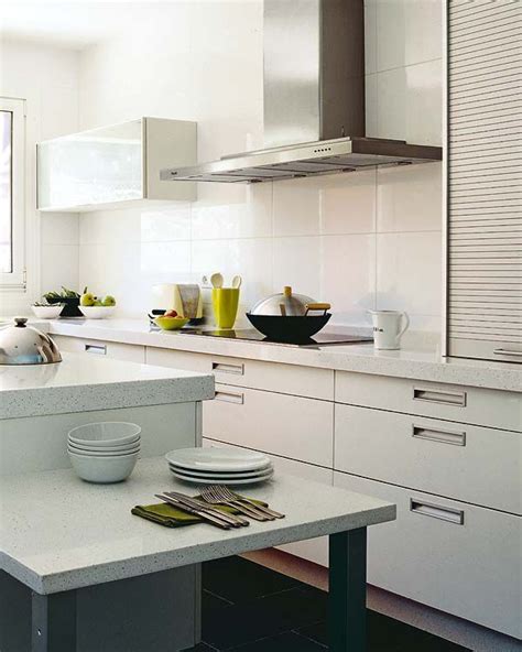 No nos referimos a las famosas cocinas. Una cocina amueblada en blanco de 16 m² (con imágenes ...