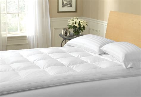 Adjusting the feel of your mattress to make it softer or firmer, and protecting the surface since toppers are placed directly on the mattress surface, you're essentially adding 1 to 3 inches to your bed's overall profile. The 5 Best Feather Bed Topper Reviews for 2018 (With ...