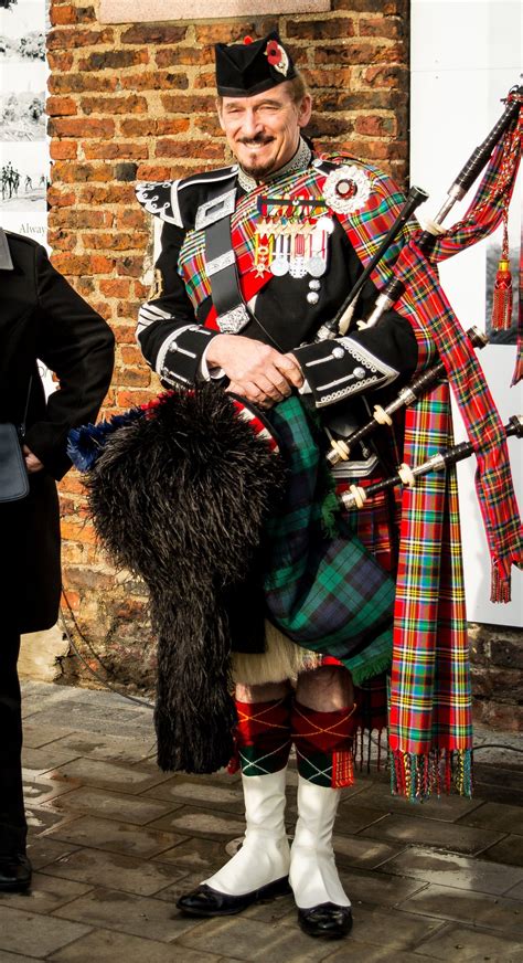Traditional Scottish Bagpiper | Corporate Entertainment