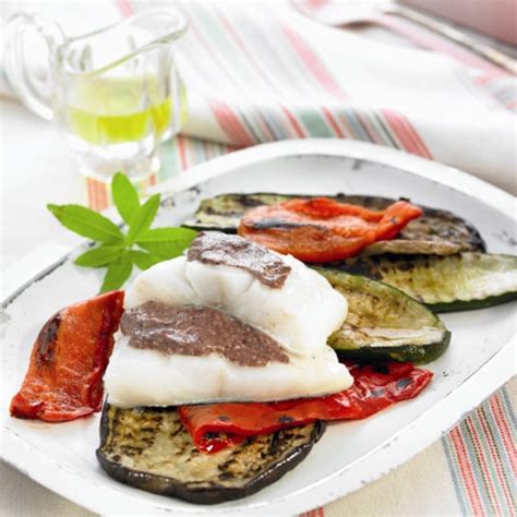 8 recetas diferentes para preparar bacalao. Bacalao glaseado con alioli de aceitunas negras