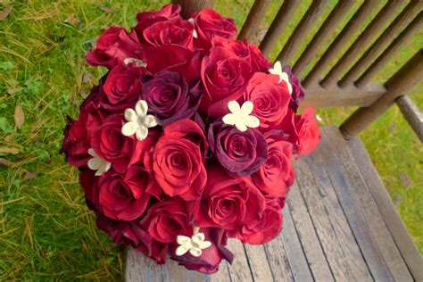 Paisley floral design studio is a wedding florist located in manchester, new hampshire. Black Bacara and Freedom roses for a fall wedding designed ...