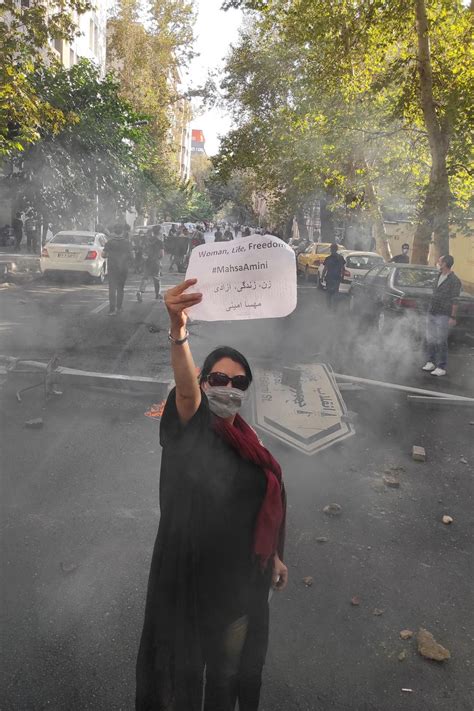 Proteste Gegen Den Iran Eindrückliche Bilder Zeigen Die Solidarität Der Frauen Brigittede