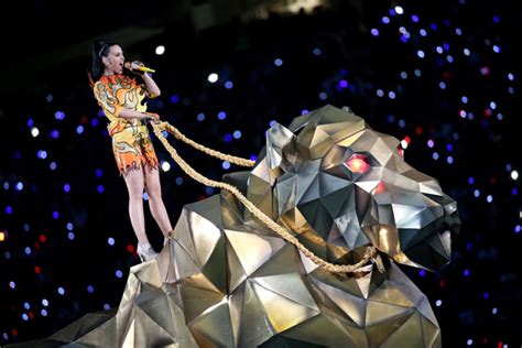 Katy Perry Met Le Feu Au Super Bowl Découvrez Les Images De Son Twerk