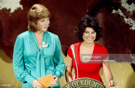 Diana Trask Adrienne Barbeau Presenting On The Abc Tv Special 1976