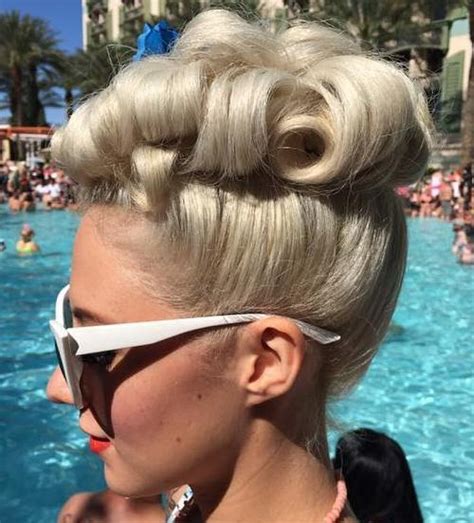 40 Pin Up Hairstyles For The Vintage Loving Girl