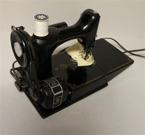 Bargain Johns Antiques Singer Featherweight Sewing Machine With Book