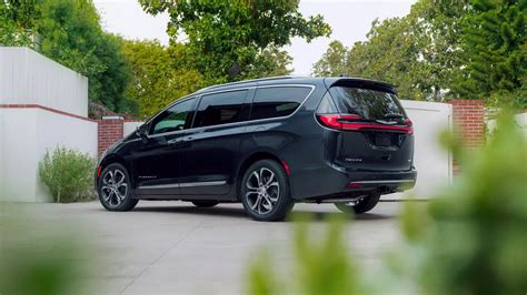 2021 Chrysler Pacifica Pinnacle Awd Out Luxes Your Minivan Chrysler