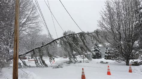 Heavy Snow Causes Thousands Of Power Outages Wgme
