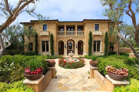 Get Italian Appeal With These Attractive Tuscan Style Homes Tuscan