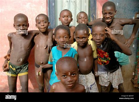 Les Enfants Du Ghana Le Ghana Lafrique De Louest Lafrique Photo Stock Alamy