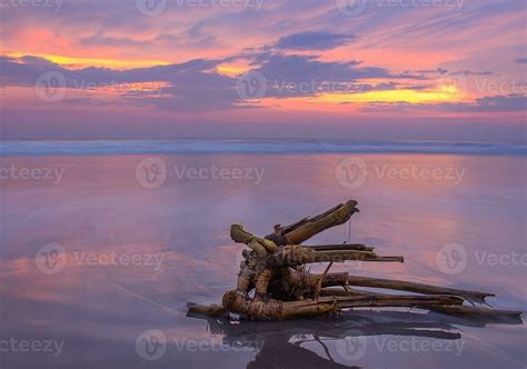 Stunning Beach Sunset 6572616 Stock Photo At Vecteezy