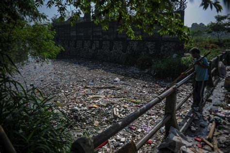Foto Lautan Sampah Di Sungai Citarum
