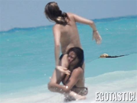 Cara Delevingne And Michelle Rodriguez In Cancun 14 Pics