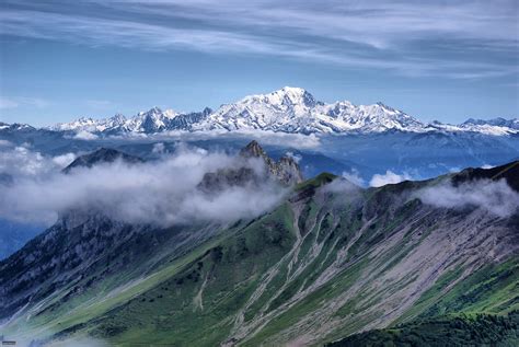 Le Mont Blanc Le Mont Blanc Vu Du Sommet De Larcalod Alp Flickr