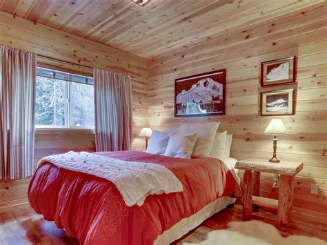 Cabins offer charm all year round. Cabin with a Hot Tub in Government Camp, Oregon