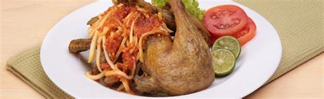 Resep sambal hitam madura yang biasa digunakan sebagai bumbu tambahan bebek goreng yang legendaris. Bebek Goreng Sambal Mangga Ala Sajiku® | HappyFresh