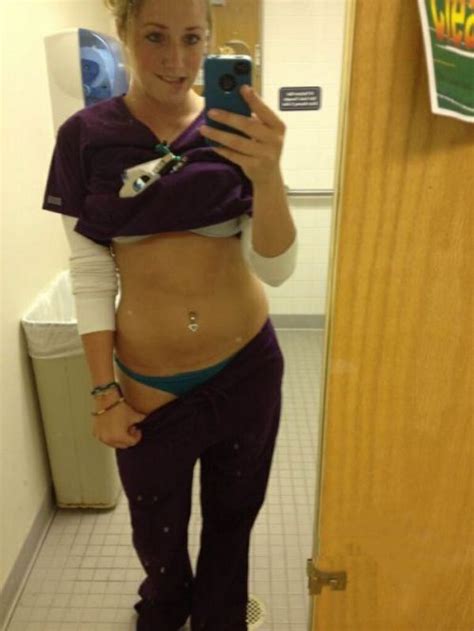 Chivettes Bored At Work 26 Photos Thechive Girls Bored At Work